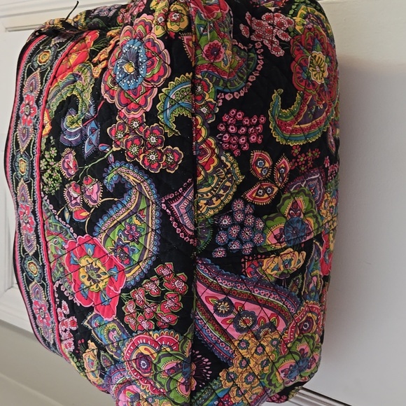 Vera Bradley overnight bag, duffel bag style. - Picture 2 of 10